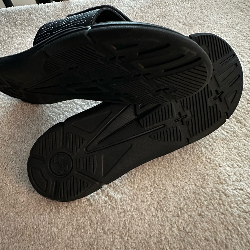 Under Armor Slides - Picture 2 of 3